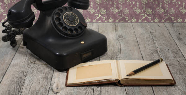schönes altes antikes vintage telefon, telephon
